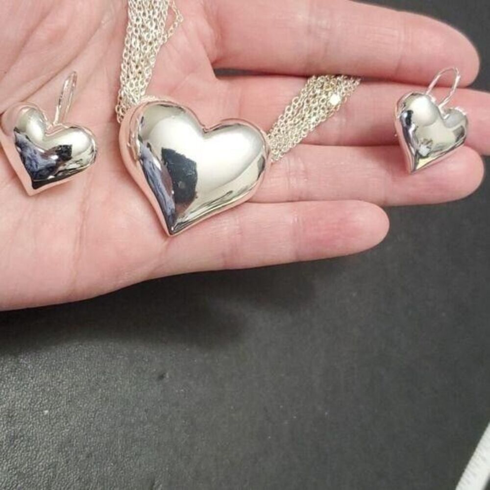 Avon silver tone heart necklace & earring set 16-19"